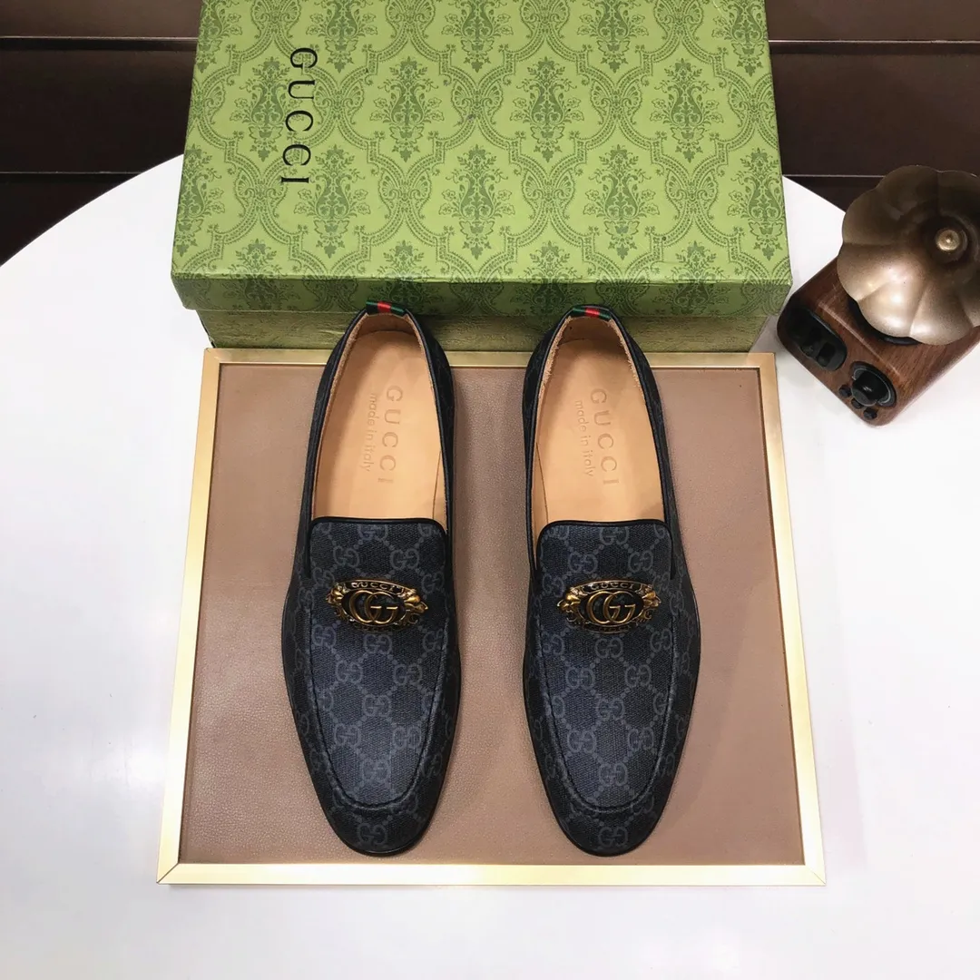 Men's shoes💰500💰Italy's top luxury men's shoe giant (GUCCI) (Gucci) (full cowhide lining) new arrival🍃Original European style🔰 Pleasant to the eye😍In order to make the shoes more durable and non-deformable🌀The production continues to follow traditional methods but there is still no lack of innovation💪Choose original sheepskin for the leather♻️ Smooth and natural And extra bright ⭐Made of imported cowhide, the first choice of rich people 38-45 (45 customized)